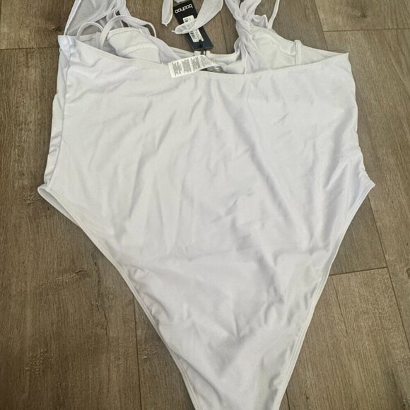 Boohoo Plus Tie Shoulder Underwired Swimsuit | Size 24 | NWT 💖 - Picture 3 of 4